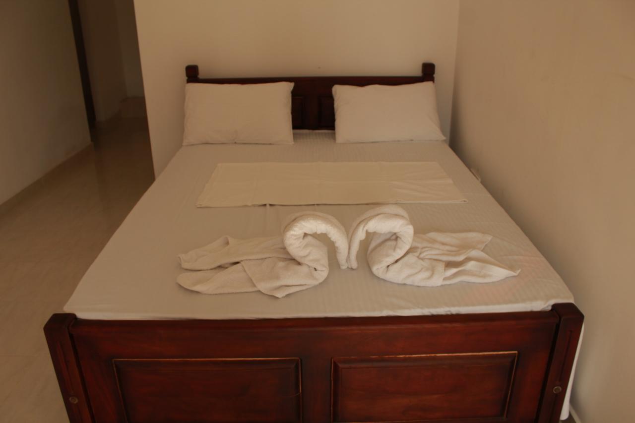 Pearl City Hotel Tissamaharama Rum bild