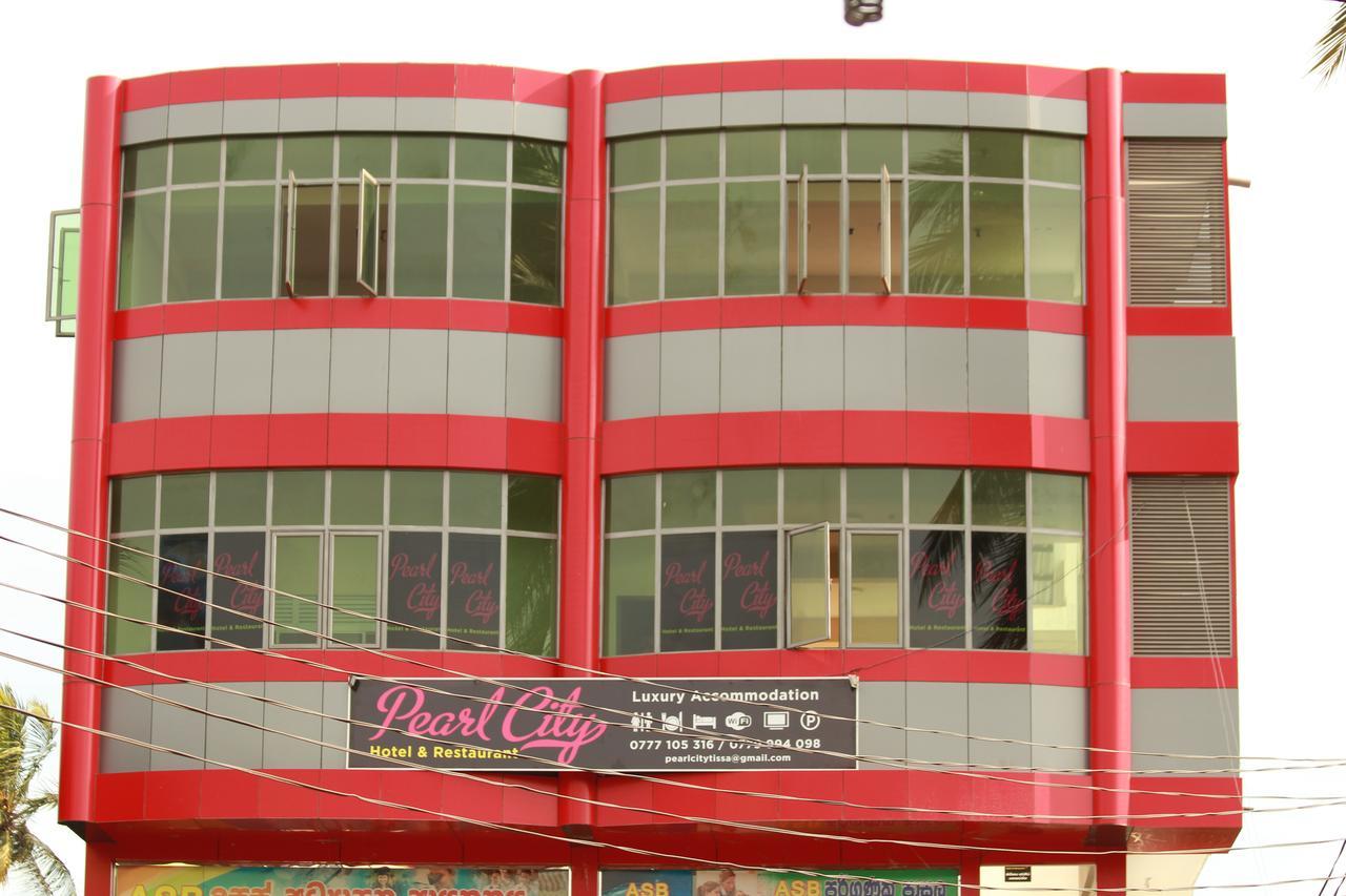 Pearl City Hotel Tissamaharama Exteriör bild